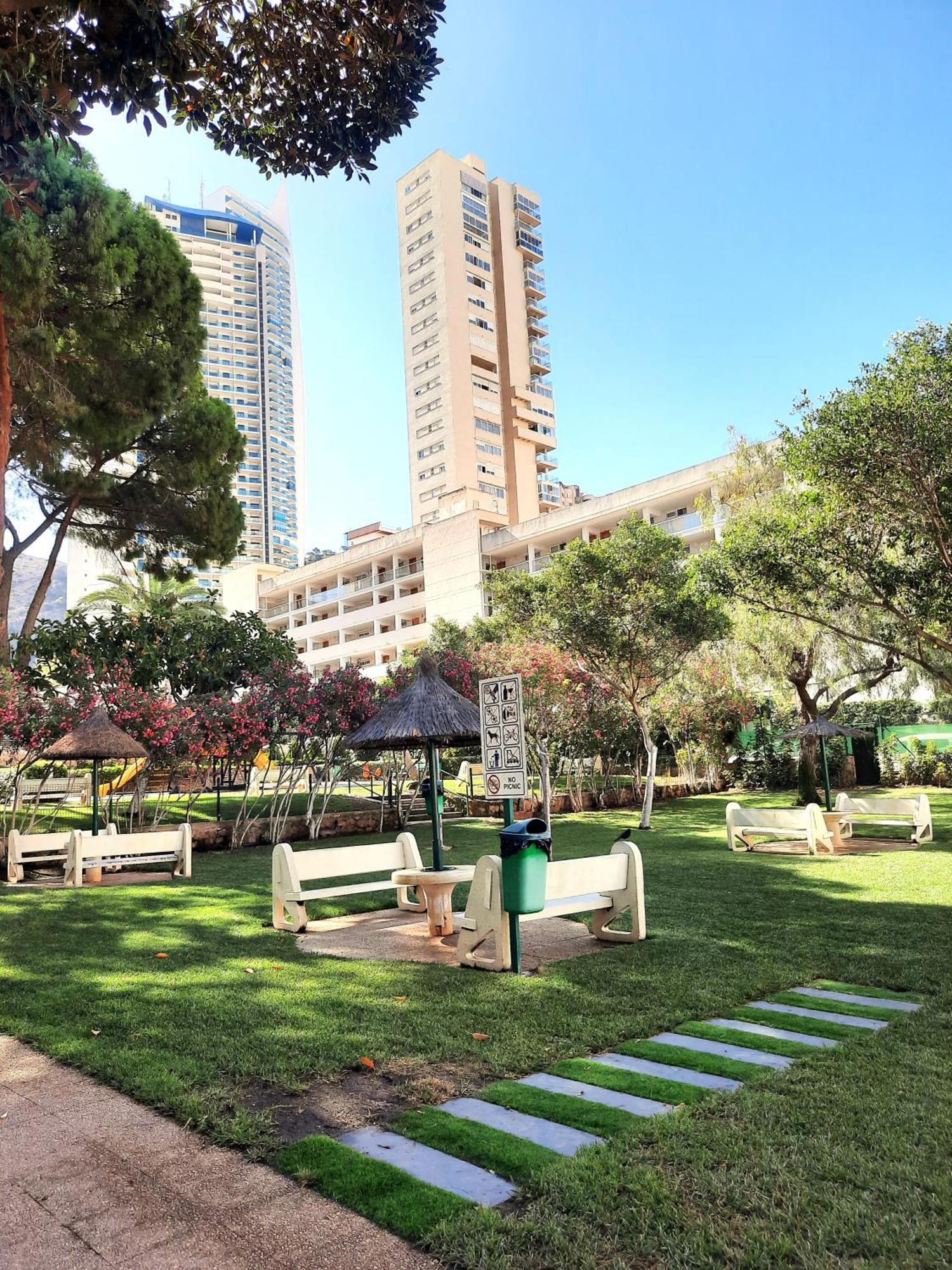 Playmon Holiday Apartment Benidorm Bagian luar foto